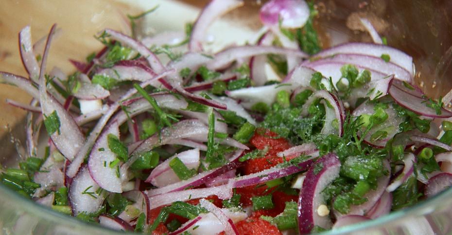 Лучшие рецепты салатов с копченым кальмаром