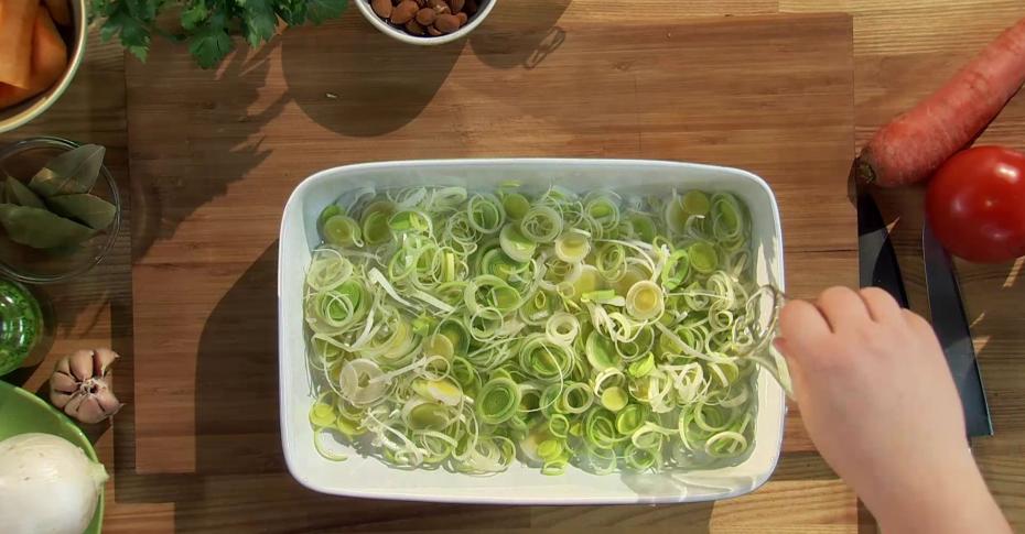 Рецепт: Салат из лука-порея и яиц